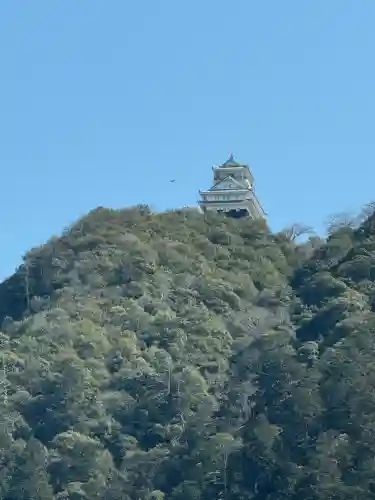 岐阜護國神社の{uncategorized: "未分類", other: "その他", undefined: "問題あり", building: "その他建物", grave: "お墓", sacred_gate: "鳥居", guardian: "狛犬", statue: "像", buddha: "仏像", history: "歴史", nature: "自然", garden: "庭園", animal: "動物", pagoda: "塔", temizu: "手水舎", mountain_gate: "山門・神門", sanctuary: "本殿・本堂", subordinate: "末社・摂社", art: "芸術", scenery: "景色", jizo: "地蔵", ema: "絵馬", goshuin: "御朱印", omikuji: "おみくじ", items: "授与品その他", amulet: "お守り", goshuincho: "御朱印帳", eats: "食事", festival: "お祭り", votive_dance: "神楽", shichigosan: "七五三参", wedding: "結婚式", experience: "体験その他", initially: "初詣", around: "周辺", anti_infection: "感染症対策"}