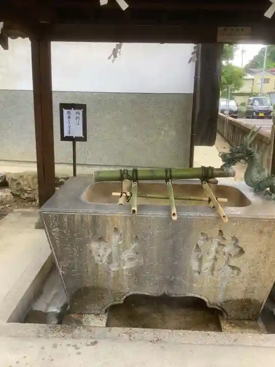 新羅神社の手水舎