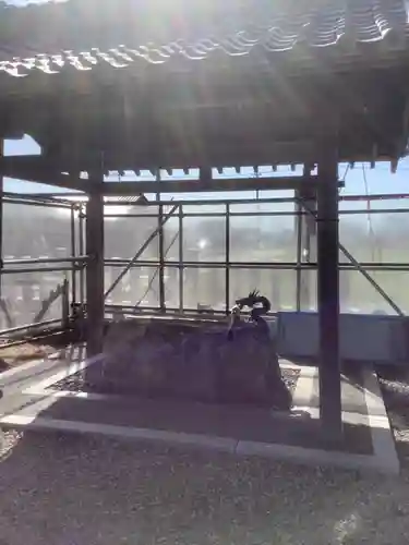 おちょぼ稲荷故里の宮の手水舎