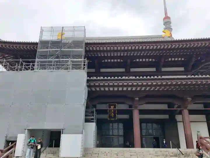 増上寺の{uncategorized: "未分類", other: "その他", undefined: "問題あり", building: "その他建物", grave: "お墓", sacred_gate: "鳥居", guardian: "狛犬", statue: "像", buddha: "仏像", history: "歴史", nature: "自然", garden: "庭園", animal: "動物", pagoda: "塔", temizu: "手水舎", mountain_gate: "山門・神門", sanctuary: "本殿・本堂", subordinate: "末社・摂社", art: "芸術", scenery: "景色", jizo: "地蔵", ema: "絵馬", goshuin: "御朱印", omikuji: "おみくじ", items: "授与品その他", amulet: "お守り", goshuincho: "御朱印帳", eats: "食事", festival: "お祭り", votive_dance: "神楽", shichigosan: "七五三参", wedding: "結婚式", experience: "体験その他", initially: "初詣", around: "周辺", anti_infection: "感染症対策"}