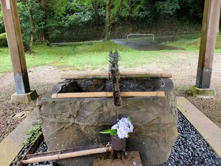 八咫烏神社の手水舎