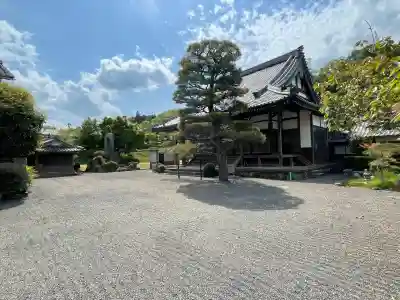 法泉寺の{uncategorized: "未分類", other: "その他", undefined: "問題あり", building: "その他建物", grave: "お墓", sacred_gate: "鳥居", guardian: "狛犬", statue: "像", buddha: "仏像", history: "歴史", nature: "自然", garden: "庭園", animal: "動物", pagoda: "塔", temizu: "手水舎", mountain_gate: "山門・神門", sanctuary: "本殿・本堂", subordinate: "末社・摂社", art: "芸術", scenery: "景色", jizo: "地蔵", ema: "絵馬", goshuin: "御朱印", omikuji: "おみくじ", items: "授与品その他", amulet: "お守り", goshuincho: "御朱印帳", eats: "食事", festival: "お祭り", votive_dance: "神楽", shichigosan: "七五三参", wedding: "結婚式", experience: "体験その他", initially: "初詣", around: "周辺", anti_infection: "感染症対策"}