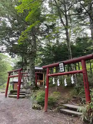 新屋山神社奥宮の末社・摂社