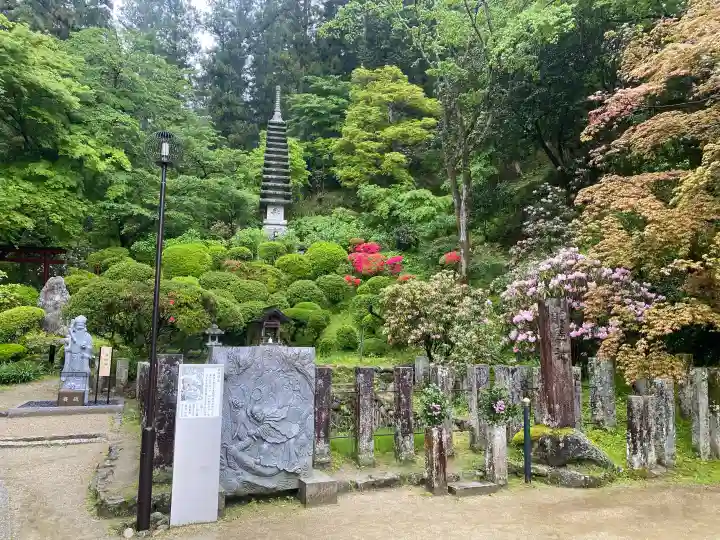 岡寺(龍蓋寺)の{uncategorized: "未分類", other: "その他", undefined: "問題あり", building: "その他建物", grave: "お墓", sacred_gate: "鳥居", guardian: "狛犬", statue: "像", buddha: "仏像", history: "歴史", nature: "自然", garden: "庭園", animal: "動物", pagoda: "塔", temizu: "手水舎", mountain_gate: "山門・神門", sanctuary: "本殿・本堂", subordinate: "末社・摂社", art: "芸術", scenery: "景色", jizo: "地蔵", ema: "絵馬", goshuin: "御朱印", omikuji: "おみくじ", items: "授与品その他", amulet: "お守り", goshuincho: "御朱印帳", eats: "食事", festival: "お祭り", votive_dance: "神楽", shichigosan: "七五三参", wedding: "結婚式", experience: "体験その他", initially: "初詣", around: "周辺", anti_infection: "感染症対策"}
