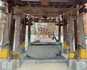 彌彦神社 (伊夜日子神社)の手水舎(2024年04月04日(木) 09時31分19秒投稿)