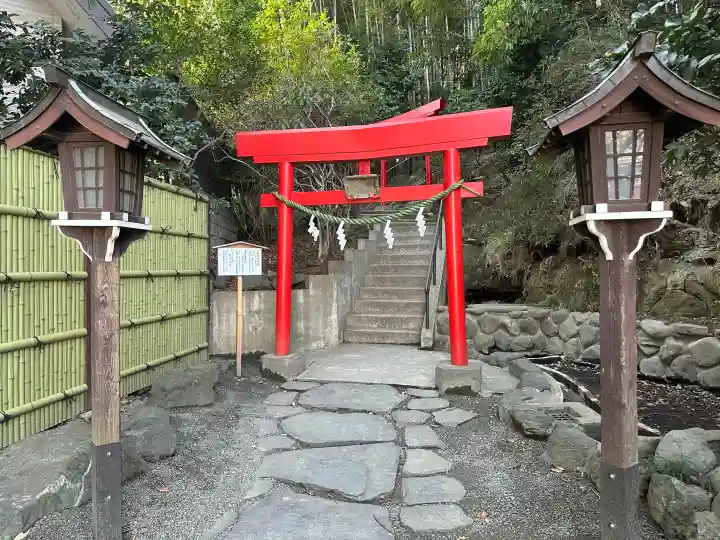 武州柿生琴平神社の{uncategorized: "未分類", other: "その他", undefined: "問題あり", building: "その他建物", grave: "お墓", sacred_gate: "鳥居", guardian: "狛犬", statue: "像", buddha: "仏像", history: "歴史", nature: "自然", garden: "庭園", animal: "動物", pagoda: "塔", temizu: "手水舎", mountain_gate: "山門・神門", sanctuary: "本殿・本堂", subordinate: "末社・摂社", art: "芸術", scenery: "景色", jizo: "地蔵", ema: "絵馬", goshuin: "御朱印", omikuji: "おみくじ", items: "授与品その他", amulet: "お守り", goshuincho: "御朱印帳", eats: "食事", festival: "お祭り", votive_dance: "神楽", shichigosan: "七五三参", wedding: "結婚式", experience: "体験その他", initially: "初詣", around: "周辺", anti_infection: "感染症対策"}