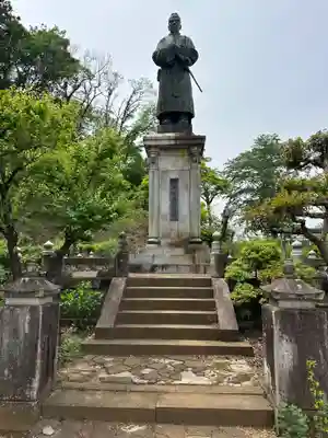 高尾天神社の像