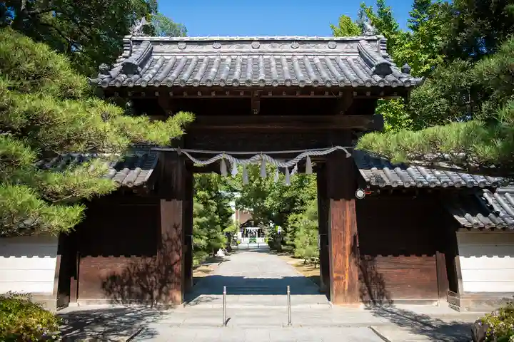 田村神社の山門・神門