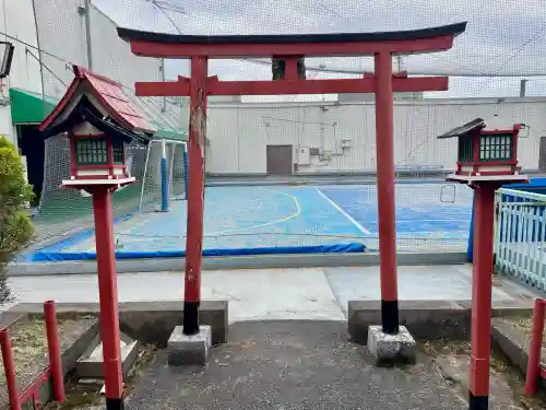 豊川稲荷（藤沢さいか屋）の{uncategorized: "未分類", other: "その他", undefined: "問題あり", building: "その他建物", grave: "お墓", sacred_gate: "鳥居", guardian: "狛犬", statue: "像", buddha: "仏像", history: "歴史", nature: "自然", garden: "庭園", animal: "動物", pagoda: "塔", temizu: "手水舎", mountain_gate: "山門・神門", sanctuary: "本殿・本堂", subordinate: "末社・摂社", art: "芸術", scenery: "景色", jizo: "地蔵", ema: "絵馬", goshuin: "御朱印", omikuji: "おみくじ", items: "授与品その他", amulet: "お守り", goshuincho: "御朱印帳", eats: "食事", festival: "お祭り", votive_dance: "神楽", shichigosan: "七五三参", wedding: "結婚式", experience: "体験その他", initially: "初詣", around: "周辺", anti_infection: "感染症対策"}