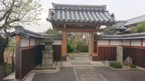 満願寺の山門