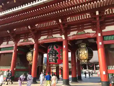 浅草寺の山門・神門