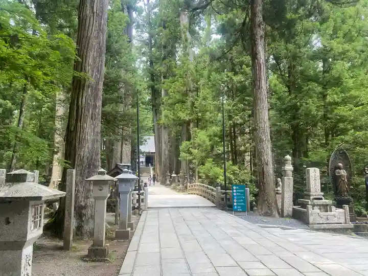 高野山金剛峯寺奥の院(和歌山県)