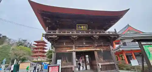 高幡不動尊　金剛寺の山門