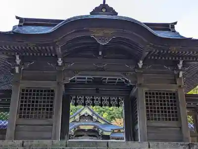 彌彦神社の山門・神門