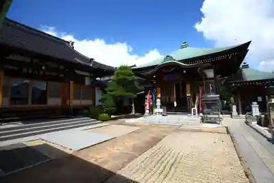 自性院の本殿・本堂