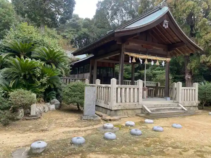 大和大圀魂神社の{uncategorized: "未分類", other: "その他", undefined: "問題あり", building: "その他建物", grave: "お墓", sacred_gate: "鳥居", guardian: "狛犬", statue: "像", buddha: "仏像", history: "歴史", nature: "自然", garden: "庭園", animal: "動物", pagoda: "塔", temizu: "手水舎", mountain_gate: "山門・神門", sanctuary: "本殿・本堂", subordinate: "末社・摂社", art: "芸術", scenery: "景色", jizo: "地蔵", ema: "絵馬", goshuin: "御朱印", omikuji: "おみくじ", items: "授与品その他", amulet: "お守り", goshuincho: "御朱印帳", eats: "食事", festival: "お祭り", votive_dance: "神楽", shichigosan: "七五三参", wedding: "結婚式", experience: "体験その他", initially: "初詣", around: "周辺", anti_infection: "感染症対策"}