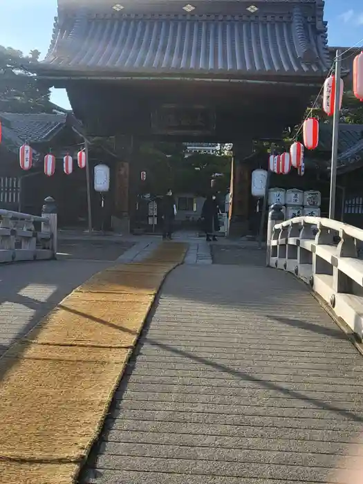 善光寺大勧進の山門