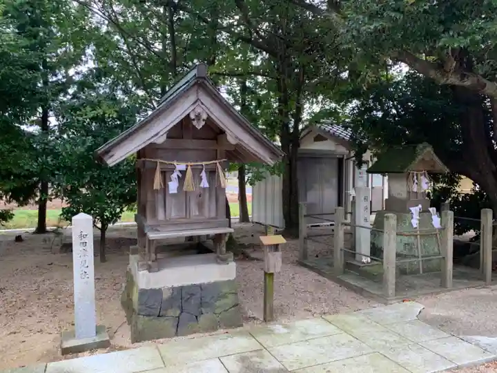 万九千社の末社・摂社