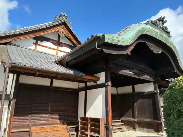 宝鏡寺の{uncategorized: "未分類", other: "その他", undefined: "問題あり", building: "その他建物", grave: "お墓", sacred_gate: "鳥居", guardian: "狛犬", statue: "像", buddha: "仏像", history: "歴史", nature: "自然", garden: "庭園", animal: "動物", pagoda: "塔", temizu: "手水舎", mountain_gate: "山門・神門", sanctuary: "本殿・本堂", subordinate: "末社・摂社", art: "芸術", scenery: "景色", jizo: "地蔵", ema: "絵馬", goshuin: "御朱印", omikuji: "おみくじ", items: "授与品その他", amulet: "お守り", goshuincho: "御朱印帳", eats: "食事", festival: "お祭り", votive_dance: "神楽", shichigosan: "七五三参", wedding: "結婚式", experience: "体験その他", initially: "初詣", around: "周辺", anti_infection: "感染症対策"}
