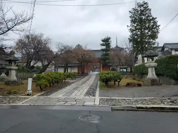 真正極楽寺(真如堂)の{uncategorized: "未分類", other: "その他", undefined: "問題あり", building: "その他建物", grave: "お墓", sacred_gate: "鳥居", guardian: "狛犬", statue: "像", buddha: "仏像", history: "歴史", nature: "自然", garden: "庭園", animal: "動物", pagoda: "塔", temizu: "手水舎", mountain_gate: "山門・神門", sanctuary: "本殿・本堂", subordinate: "末社・摂社", art: "芸術", scenery: "景色", jizo: "地蔵", ema: "絵馬", goshuin: "御朱印", omikuji: "おみくじ", items: "授与品その他", amulet: "お守り", goshuincho: "御朱印帳", eats: "食事", festival: "お祭り", votive_dance: "神楽", shichigosan: "七五三参", wedding: "結婚式", experience: "体験その他", initially: "初詣", around: "周辺", anti_infection: "感染症対策"}