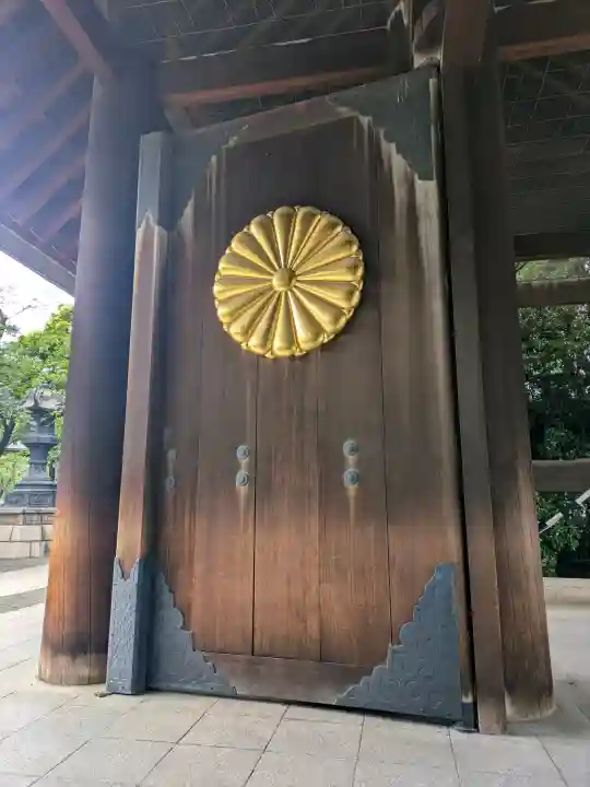 靖國神社の{uncategorized: "未分類", other: "その他", undefined: "問題あり", building: "その他建物", grave: "お墓", sacred_gate: "鳥居", guardian: "狛犬", statue: "像", buddha: "仏像", history: "歴史", nature: "自然", garden: "庭園", animal: "動物", pagoda: "塔", temizu: "手水舎", mountain_gate: "山門・神門", sanctuary: "本殿・本堂", subordinate: "末社・摂社", art: "芸術", scenery: "景色", jizo: "地蔵", ema: "絵馬", goshuin: "御朱印", omikuji: "おみくじ", items: "授与品その他", amulet: "お守り", goshuincho: "御朱印帳", eats: "食事", festival: "お祭り", votive_dance: "神楽", shichigosan: "七五三参", wedding: "結婚式", experience: "体験その他", initially: "初詣", around: "周辺", anti_infection: "感染症対策"}