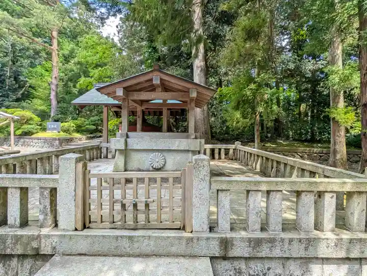 彌彦神社の{uncategorized: "未分類", other: "その他", undefined: "問題あり", building: "その他建物", grave: "お墓", sacred_gate: "鳥居", guardian: "狛犬", statue: "像", buddha: "仏像", history: "歴史", nature: "自然", garden: "庭園", animal: "動物", pagoda: "塔", temizu: "手水舎", mountain_gate: "山門・神門", sanctuary: "本殿・本堂", subordinate: "末社・摂社", art: "芸術", scenery: "景色", jizo: "地蔵", ema: "絵馬", goshuin: "御朱印", omikuji: "おみくじ", items: "授与品その他", amulet: "お守り", goshuincho: "御朱印帳", eats: "食事", festival: "お祭り", votive_dance: "神楽", shichigosan: "七五三参", wedding: "結婚式", experience: "体験その他", initially: "初詣", around: "周辺", anti_infection: "感染症対策"}