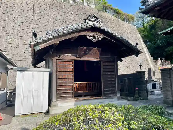 良長院の{uncategorized: "未分類", other: "その他", undefined: "問題あり", building: "その他建物", grave: "お墓", sacred_gate: "鳥居", guardian: "狛犬", statue: "像", buddha: "仏像", history: "歴史", nature: "自然", garden: "庭園", animal: "動物", pagoda: "塔", temizu: "手水舎", mountain_gate: "山門・神門", sanctuary: "本殿・本堂", subordinate: "末社・摂社", art: "芸術", scenery: "景色", jizo: "地蔵", ema: "絵馬", goshuin: "御朱印", omikuji: "おみくじ", items: "授与品その他", amulet: "お守り", goshuincho: "御朱印帳", eats: "食事", festival: "お祭り", votive_dance: "神楽", shichigosan: "七五三参", wedding: "結婚式", experience: "体験その他", initially: "初詣", around: "周辺", anti_infection: "感染症対策"}