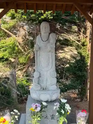 御宮野地蔵尊の{uncategorized: "未分類", other: "その他", undefined: "問題あり", building: "その他建物", grave: "お墓", sacred_gate: "鳥居", guardian: "狛犬", statue: "像", buddha: "仏像", history: "歴史", nature: "自然", garden: "庭園", animal: "動物", pagoda: "塔", temizu: "手水舎", mountain_gate: "山門・神門", sanctuary: "本殿・本堂", subordinate: "末社・摂社", art: "芸術", scenery: "景色", jizo: "地蔵", ema: "絵馬", goshuin: "御朱印", omikuji: "おみくじ", items: "授与品その他", amulet: "お守り", goshuincho: "御朱印帳", eats: "食事", festival: "お祭り", votive_dance: "神楽", shichigosan: "七五三参", wedding: "結婚式", experience: "体験その他", initially: "初詣", around: "周辺", anti_infection: "感染症対策"}