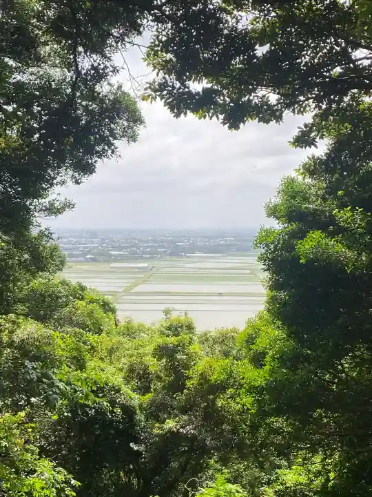 雷神社の{uncategorized: "未分類", other: "その他", undefined: "問題あり", building: "その他建物", grave: "お墓", sacred_gate: "鳥居", guardian: "狛犬", statue: "像", buddha: "仏像", history: "歴史", nature: "自然", garden: "庭園", animal: "動物", pagoda: "塔", temizu: "手水舎", mountain_gate: "山門・神門", sanctuary: "本殿・本堂", subordinate: "末社・摂社", art: "芸術", scenery: "景色", jizo: "地蔵", ema: "絵馬", goshuin: "御朱印", omikuji: "おみくじ", items: "授与品その他", amulet: "お守り", goshuincho: "御朱印帳", eats: "食事", festival: "お祭り", votive_dance: "神楽", shichigosan: "七五三参", wedding: "結婚式", experience: "体験その他", initially: "初詣", around: "周辺", anti_infection: "感染症対策"}