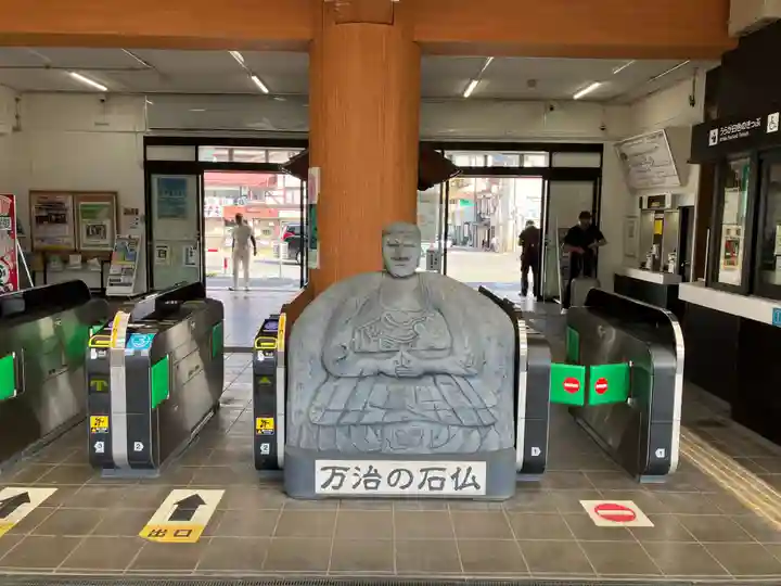 万治の石仏の周辺