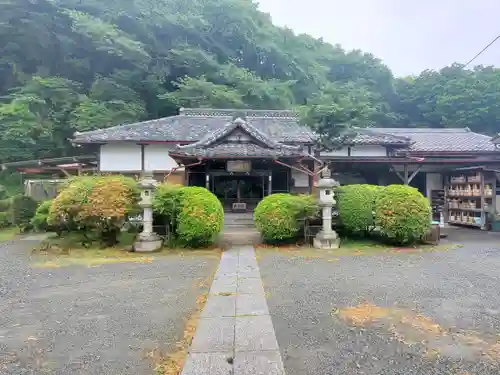 東沢寺の本殿・本堂
