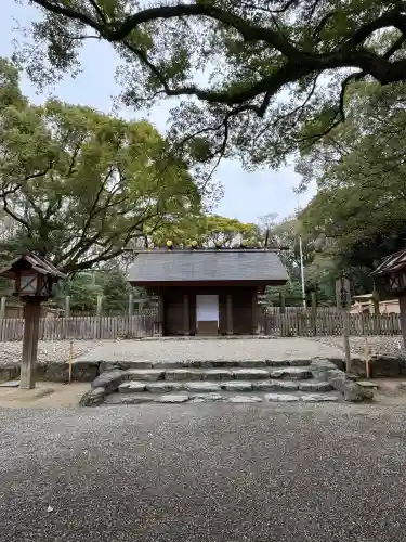 八剣宮（熱田神宮別宮）の{uncategorized: "未分類", other: "その他", undefined: "問題あり", building: "その他建物", grave: "お墓", sacred_gate: "鳥居", guardian: "狛犬", statue: "像", buddha: "仏像", history: "歴史", nature: "自然", garden: "庭園", animal: "動物", pagoda: "塔", temizu: "手水舎", mountain_gate: "山門・神門", sanctuary: "本殿・本堂", subordinate: "末社・摂社", art: "芸術", scenery: "景色", jizo: "地蔵", ema: "絵馬", goshuin: "御朱印", omikuji: "おみくじ", items: "授与品その他", amulet: "お守り", goshuincho: "御朱印帳", eats: "食事", festival: "お祭り", votive_dance: "神楽", shichigosan: "七五三参", wedding: "結婚式", experience: "体験その他", initially: "初詣", around: "周辺", anti_infection: "感染症対策"}