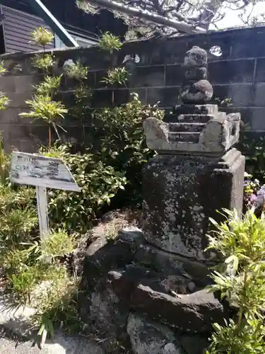 法厳尼寺のお墓