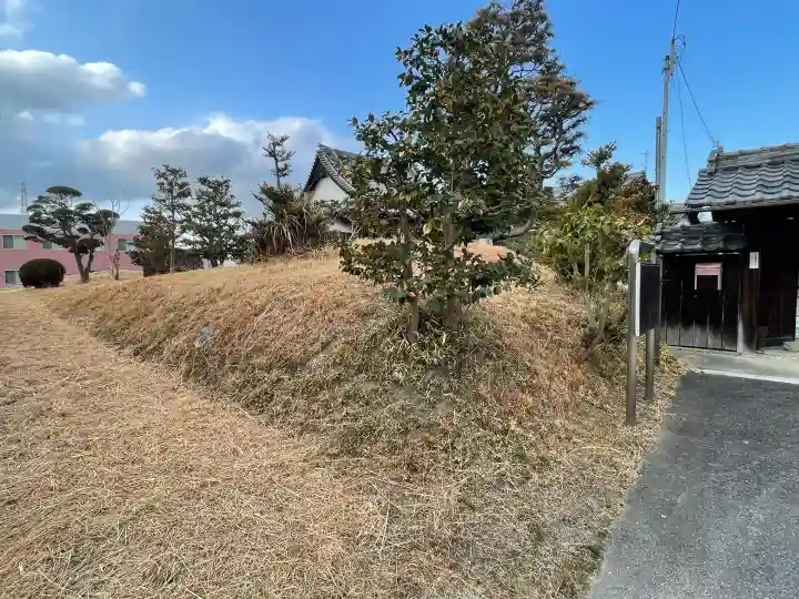 永正寺の{uncategorized: "未分類", other: "その他", undefined: "問題あり", building: "その他建物", grave: "お墓", sacred_gate: "鳥居", guardian: "狛犬", statue: "像", buddha: "仏像", history: "歴史", nature: "自然", garden: "庭園", animal: "動物", pagoda: "塔", temizu: "手水舎", mountain_gate: "山門・神門", sanctuary: "本殿・本堂", subordinate: "末社・摂社", art: "芸術", scenery: "景色", jizo: "地蔵", ema: "絵馬", goshuin: "御朱印", omikuji: "おみくじ", items: "授与品その他", amulet: "お守り", goshuincho: "御朱印帳", eats: "食事", festival: "お祭り", votive_dance: "神楽", shichigosan: "七五三参", wedding: "結婚式", experience: "体験その他", initially: "初詣", around: "周辺", anti_infection: "感染症対策"}