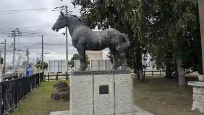 十勝輓馬神社の像