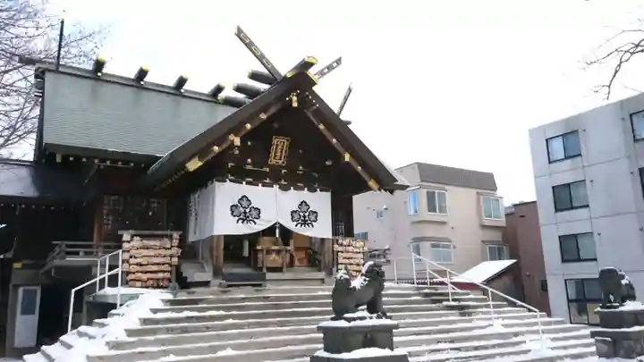 札幌諏訪神社の本殿・本堂