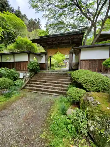 乾徳寺の山門