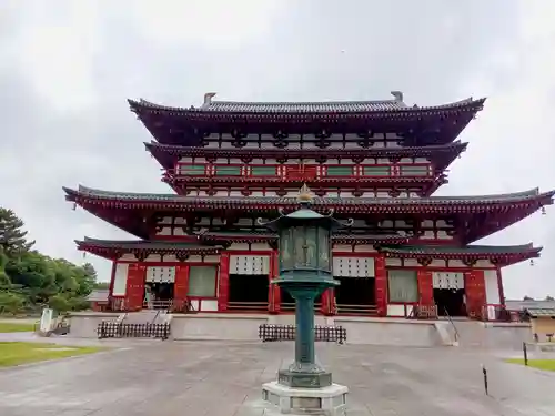 薬師寺の本殿・本堂