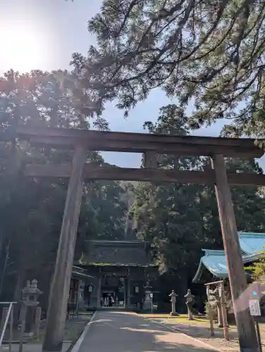 若狭姫神社（若狭彦神社下社）の{uncategorized: "未分類", other: "その他", undefined: "問題あり", building: "その他建物", grave: "お墓", sacred_gate: "鳥居", guardian: "狛犬", statue: "像", buddha: "仏像", history: "歴史", nature: "自然", garden: "庭園", animal: "動物", pagoda: "塔", temizu: "手水舎", mountain_gate: "山門・神門", sanctuary: "本殿・本堂", subordinate: "末社・摂社", art: "芸術", scenery: "景色", jizo: "地蔵", ema: "絵馬", goshuin: "御朱印", omikuji: "おみくじ", items: "授与品その他", amulet: "お守り", goshuincho: "御朱印帳", eats: "食事", festival: "お祭り", votive_dance: "神楽", shichigosan: "七五三参", wedding: "結婚式", experience: "体験その他", initially: "初詣", around: "周辺", anti_infection: "感染症対策"}