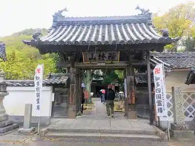 良参寺の山門・神門