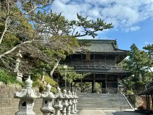 誕生寺の{uncategorized: "未分類", other: "その他", undefined: "問題あり", building: "その他建物", grave: "お墓", sacred_gate: "鳥居", guardian: "狛犬", statue: "像", buddha: "仏像", history: "歴史", nature: "自然", garden: "庭園", animal: "動物", pagoda: "塔", temizu: "手水舎", mountain_gate: "山門・神門", sanctuary: "本殿・本堂", subordinate: "末社・摂社", art: "芸術", scenery: "景色", jizo: "地蔵", ema: "絵馬", goshuin: "御朱印", omikuji: "おみくじ", items: "授与品その他", amulet: "お守り", goshuincho: "御朱印帳", eats: "食事", festival: "お祭り", votive_dance: "神楽", shichigosan: "七五三参", wedding: "結婚式", experience: "体験その他", initially: "初詣", around: "周辺", anti_infection: "感染症対策"}