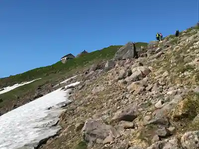 月山神社本宮の周辺