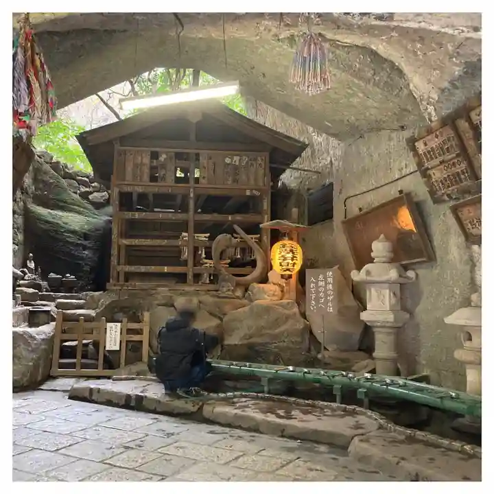 銭洗弁財天宇賀福神社の本殿・本堂