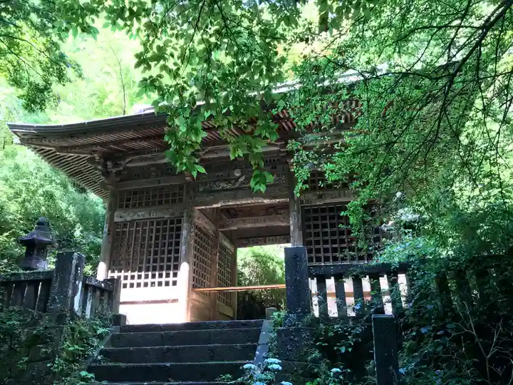 釋尊寺の山門・神門