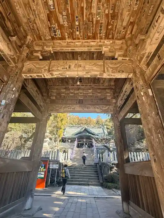 筑波山神社の{uncategorized: "未分類", other: "その他", undefined: "問題あり", building: "その他建物", grave: "お墓", sacred_gate: "鳥居", guardian: "狛犬", statue: "像", buddha: "仏像", history: "歴史", nature: "自然", garden: "庭園", animal: "動物", pagoda: "塔", temizu: "手水舎", mountain_gate: "山門・神門", sanctuary: "本殿・本堂", subordinate: "末社・摂社", art: "芸術", scenery: "景色", jizo: "地蔵", ema: "絵馬", goshuin: "御朱印", omikuji: "おみくじ", items: "授与品その他", amulet: "お守り", goshuincho: "御朱印帳", eats: "食事", festival: "お祭り", votive_dance: "神楽", shichigosan: "七五三参", wedding: "結婚式", experience: "体験その他", initially: "初詣", around: "周辺", anti_infection: "感染症対策"}
