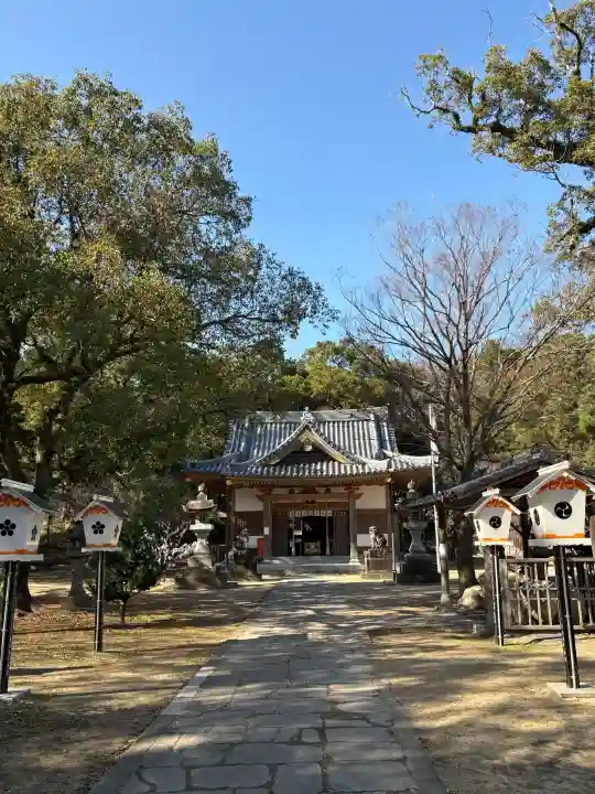 深江神社の{uncategorized: "未分類", other: "その他", undefined: "問題あり", building: "その他建物", grave: "お墓", sacred_gate: "鳥居", guardian: "狛犬", statue: "像", buddha: "仏像", history: "歴史", nature: "自然", garden: "庭園", animal: "動物", pagoda: "塔", temizu: "手水舎", mountain_gate: "山門・神門", sanctuary: "本殿・本堂", subordinate: "末社・摂社", art: "芸術", scenery: "景色", jizo: "地蔵", ema: "絵馬", goshuin: "御朱印", omikuji: "おみくじ", items: "授与品その他", amulet: "お守り", goshuincho: "御朱印帳", eats: "食事", festival: "お祭り", votive_dance: "神楽", shichigosan: "七五三参", wedding: "結婚式", experience: "体験その他", initially: "初詣", around: "周辺", anti_infection: "感染症対策"}