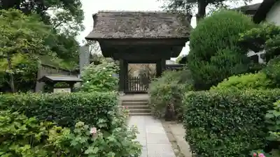 極楽寺（霊鷲山感應院極楽律寺）の山門・神門