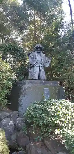 寒川神社の像