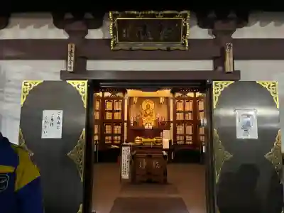 川崎大師（平間寺）の{uncategorized: "未分類", other: "その他", undefined: "問題あり", building: "その他建物", grave: "お墓", sacred_gate: "鳥居", guardian: "狛犬", statue: "像", buddha: "仏像", history: "歴史", nature: "自然", garden: "庭園", animal: "動物", pagoda: "塔", temizu: "手水舎", mountain_gate: "山門・神門", sanctuary: "本殿・本堂", subordinate: "末社・摂社", art: "芸術", scenery: "景色", jizo: "地蔵", ema: "絵馬", goshuin: "御朱印", omikuji: "おみくじ", items: "授与品その他", amulet: "お守り", goshuincho: "御朱印帳", eats: "食事", festival: "お祭り", votive_dance: "神楽", shichigosan: "七五三参", wedding: "結婚式", experience: "体験その他", initially: "初詣", around: "周辺", anti_infection: "感染症対策"}