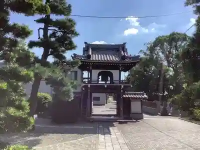 本曽寺の山門